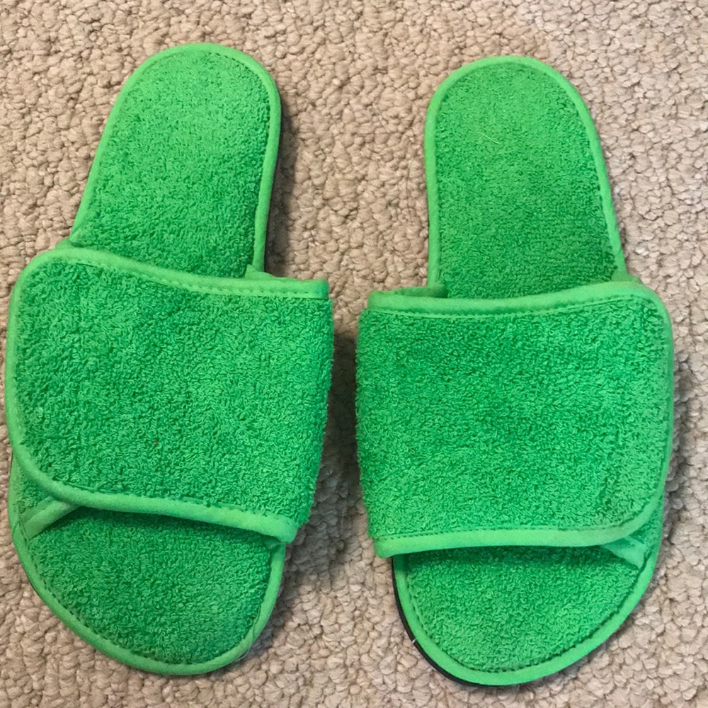 NWOT Terry Town Slippers.